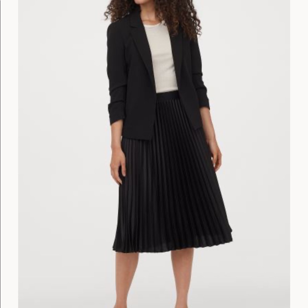 H&M black accordion pleat midi skirt.